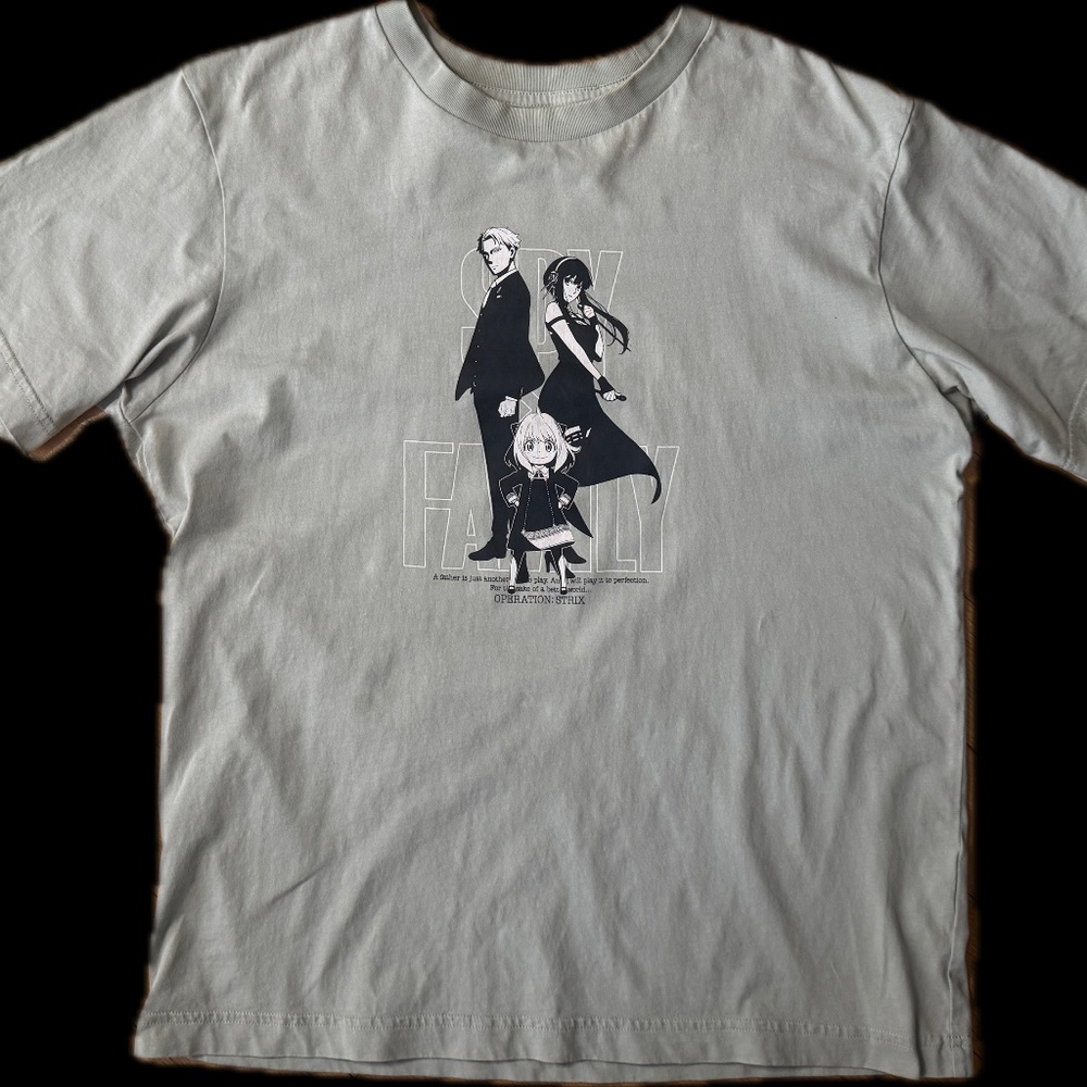 Uniqlo SPY x FAMILY Anime Tee (M) – Anya, Loid & Yor Forger Graphic Shirt